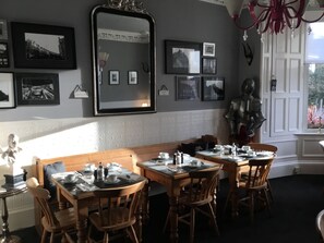 Daily cooked-to-order breakfast for a fee - Martin's Guesthouse (Edinburgh)