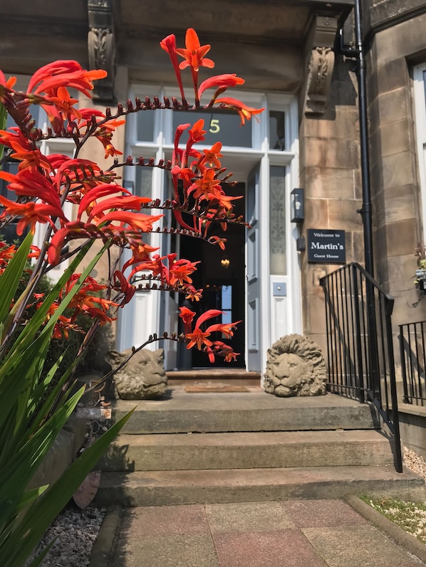 Front of property - Martin's Guesthouse (Edinburgh)