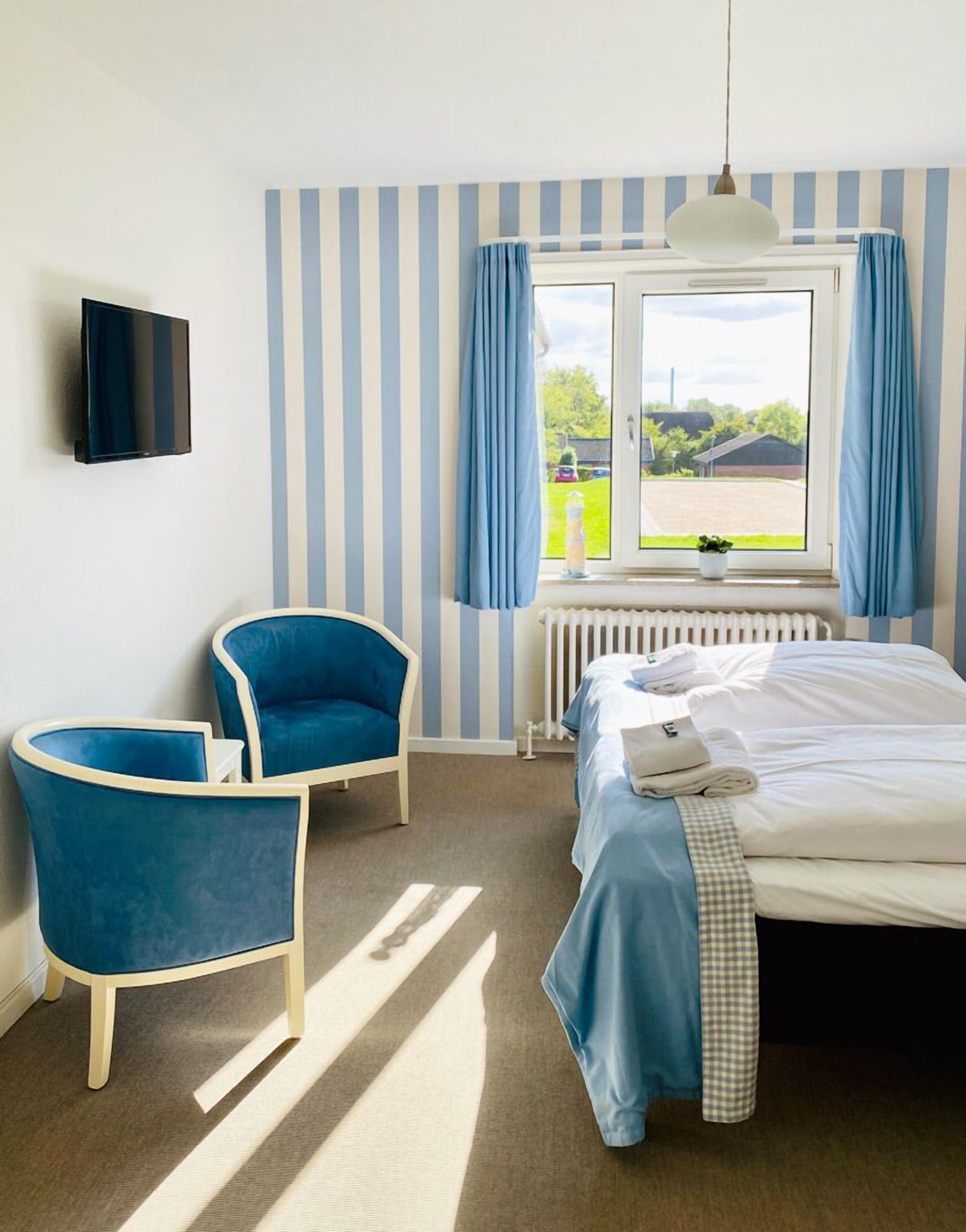 standard double or twin room, private bathroom | 1 bedroom, down duvets, individually decorated, individually furnished