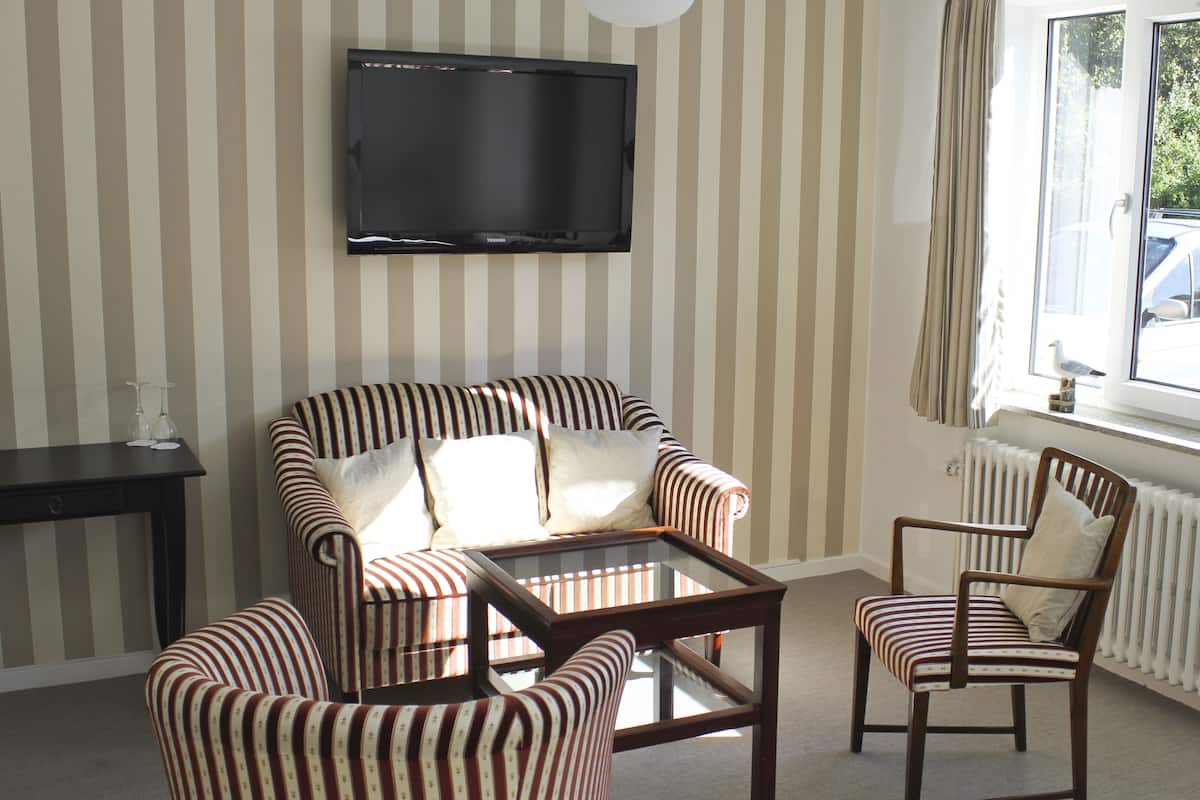 family room, private bathroom | 1 bedroom, down duvets, individually decorated, individually furnished