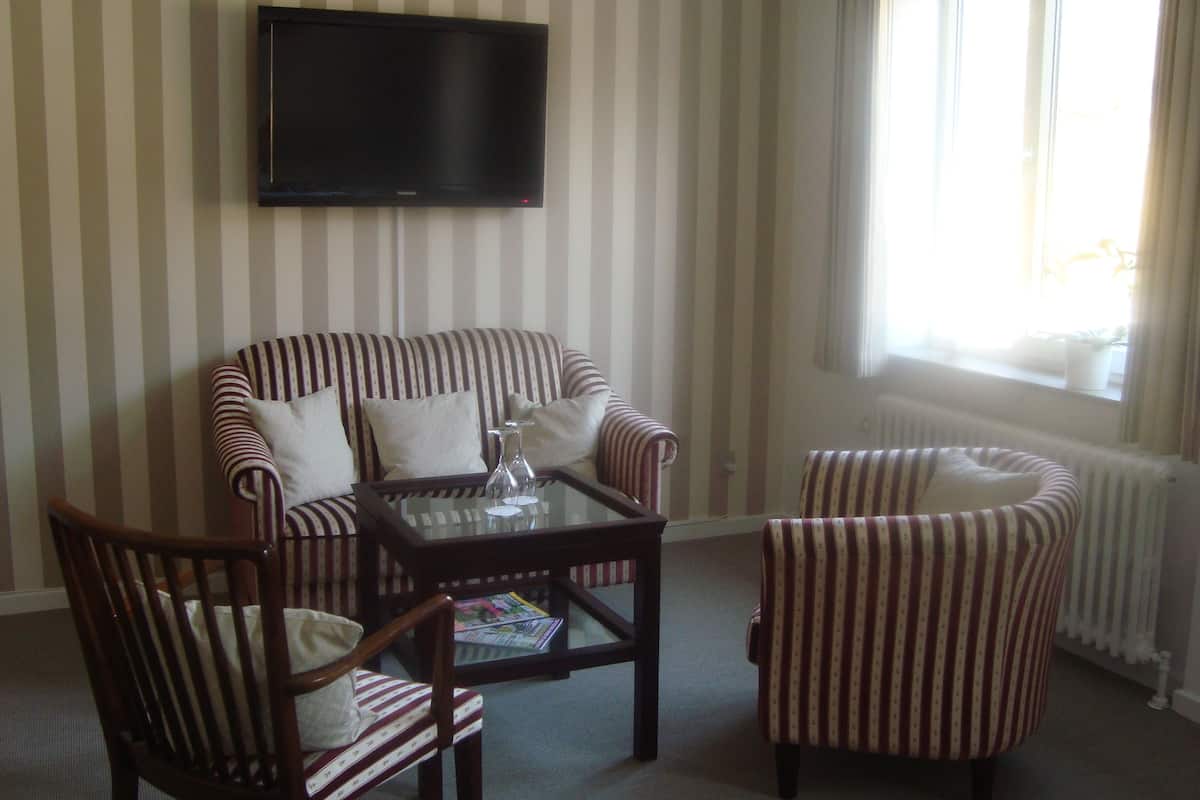 family room, private bathroom | 1 bedroom, down duvets, individually decorated, individually furnished