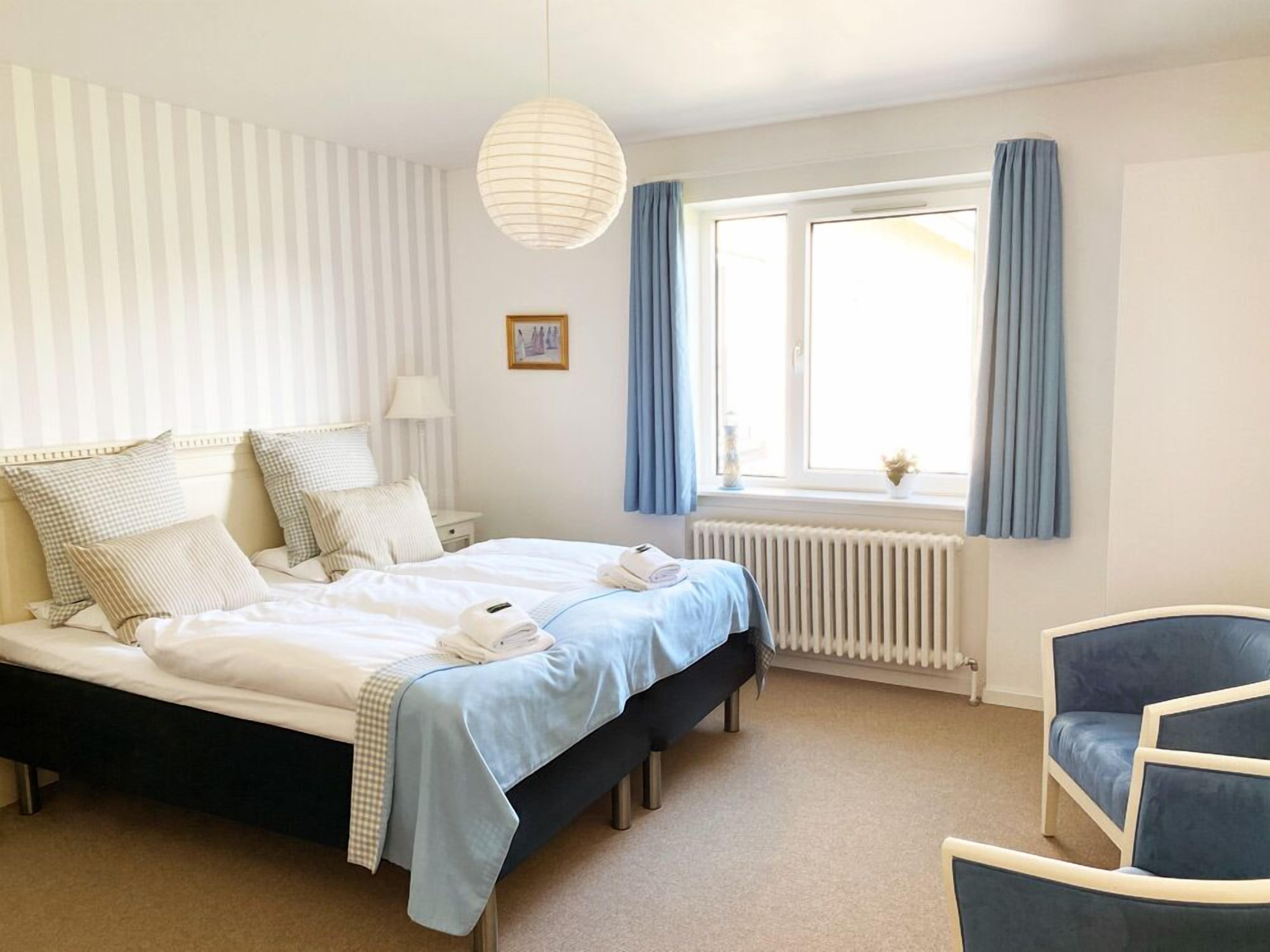 comfort double or twin room, private bathroom | 1 bedroom, down duvets, individually decorated, individually furnished