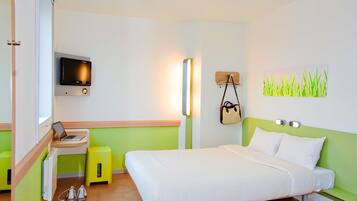 Standard Room, 1 Double Bed | Desk, blackout curtains, soundproofing, iron/ironing board