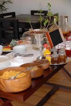 Free full breakfast  - Villa Moringa Guesthouse (Windhoek)