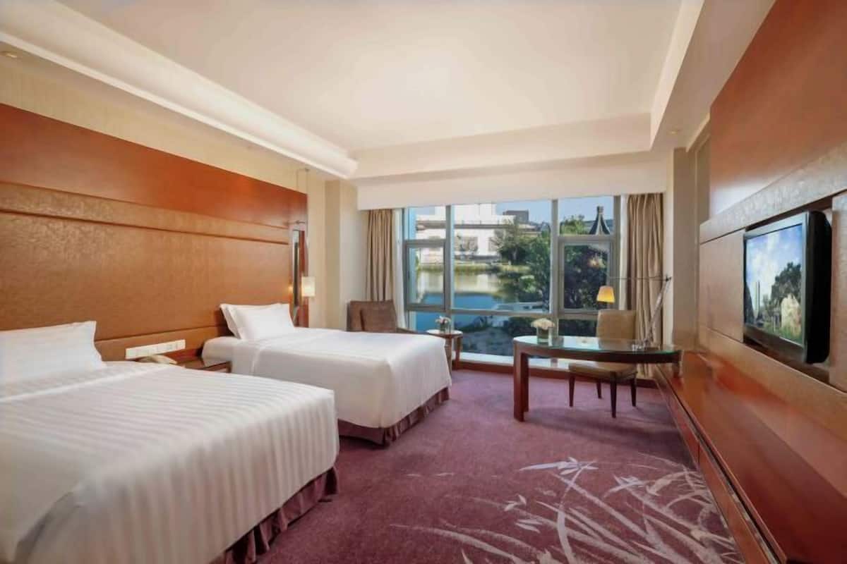 Minibar, in-room safe, desk, blackout curtains