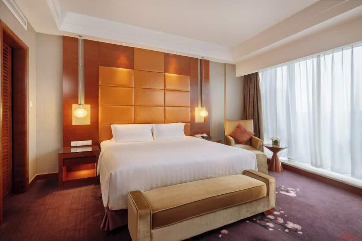 Minibar, in-room safe, desk, blackout curtains