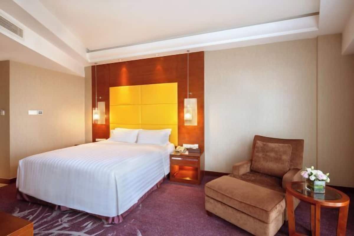 Minibar, in-room safe, desk, blackout curtains