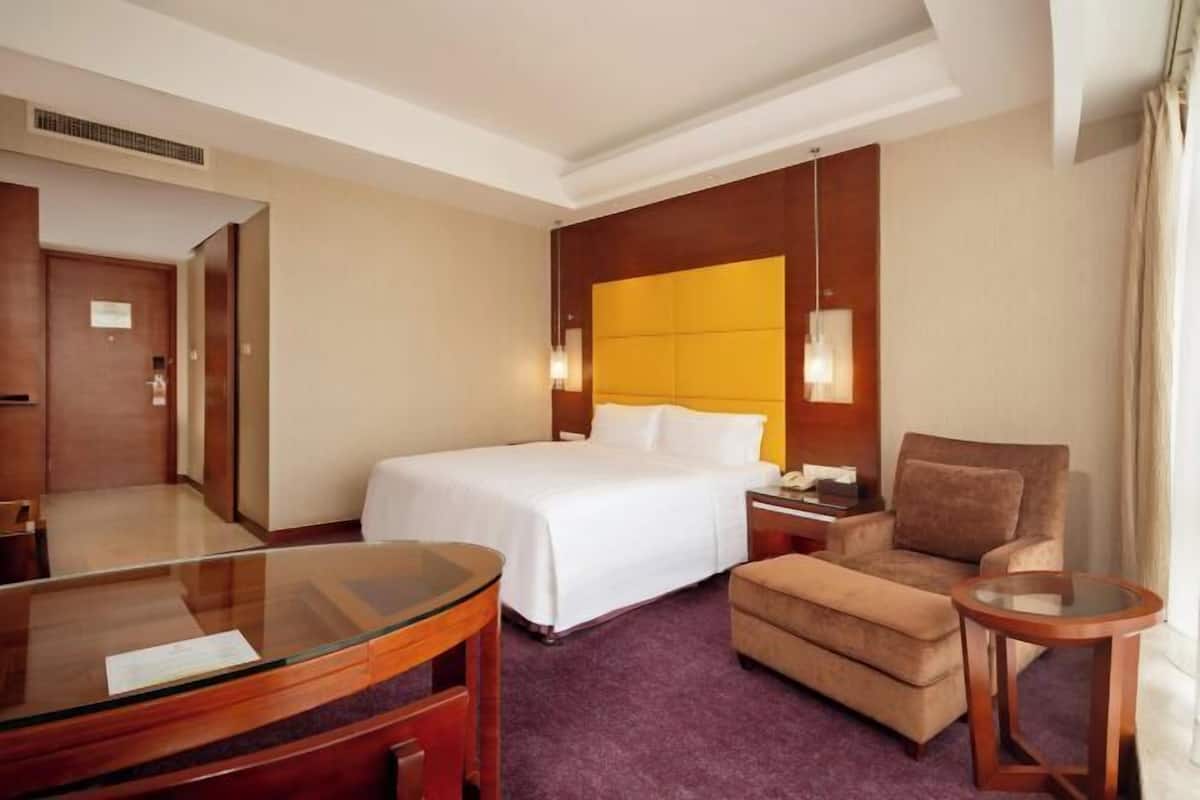 Minibar, in-room safe, desk, blackout curtains