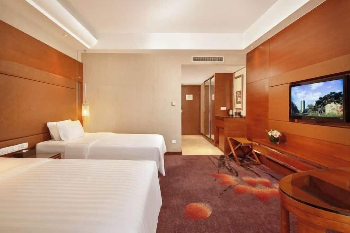 Minibar, in-room safe, desk, blackout curtains