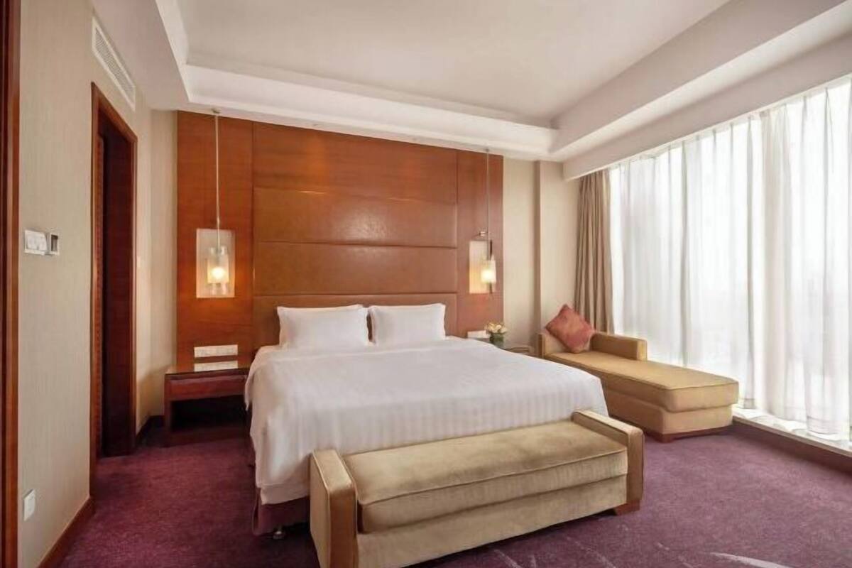 Minibar, in-room safe, desk, blackout drapes