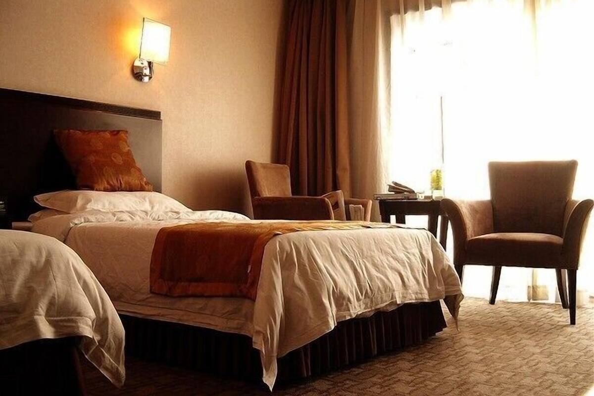 Business Twin Room | Een minibar, een bureau, verduisterende gordijnen, geluiddichte muren