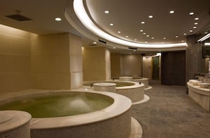 Indoor spa tub