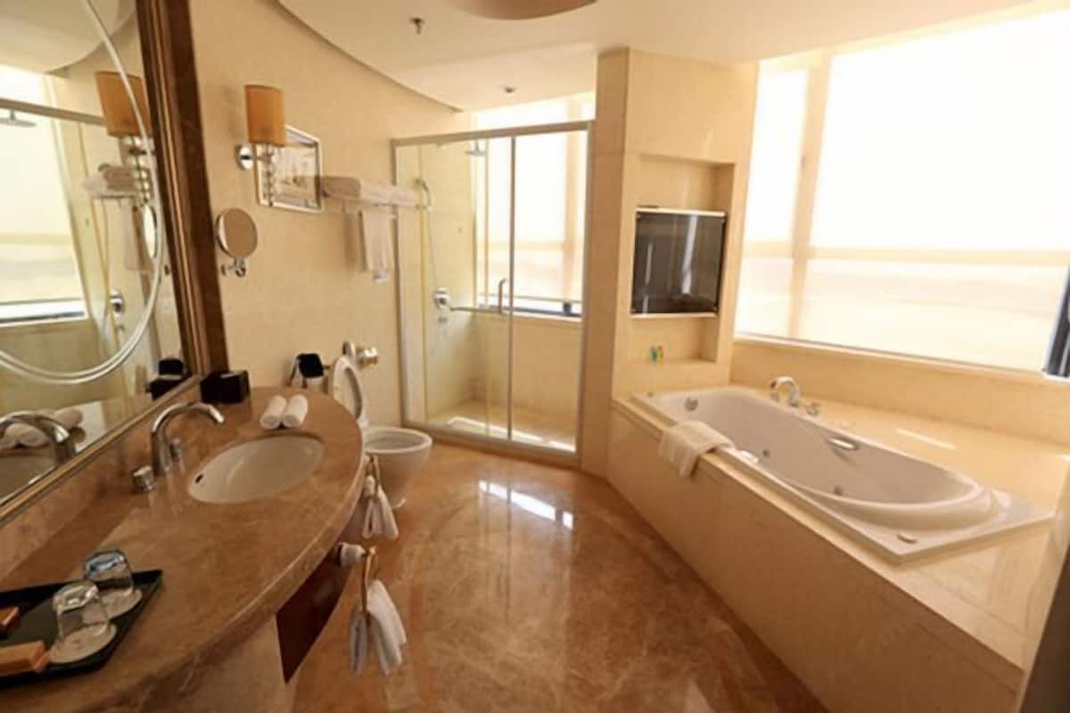 Baño | Secadora de cabello, batas, toallas