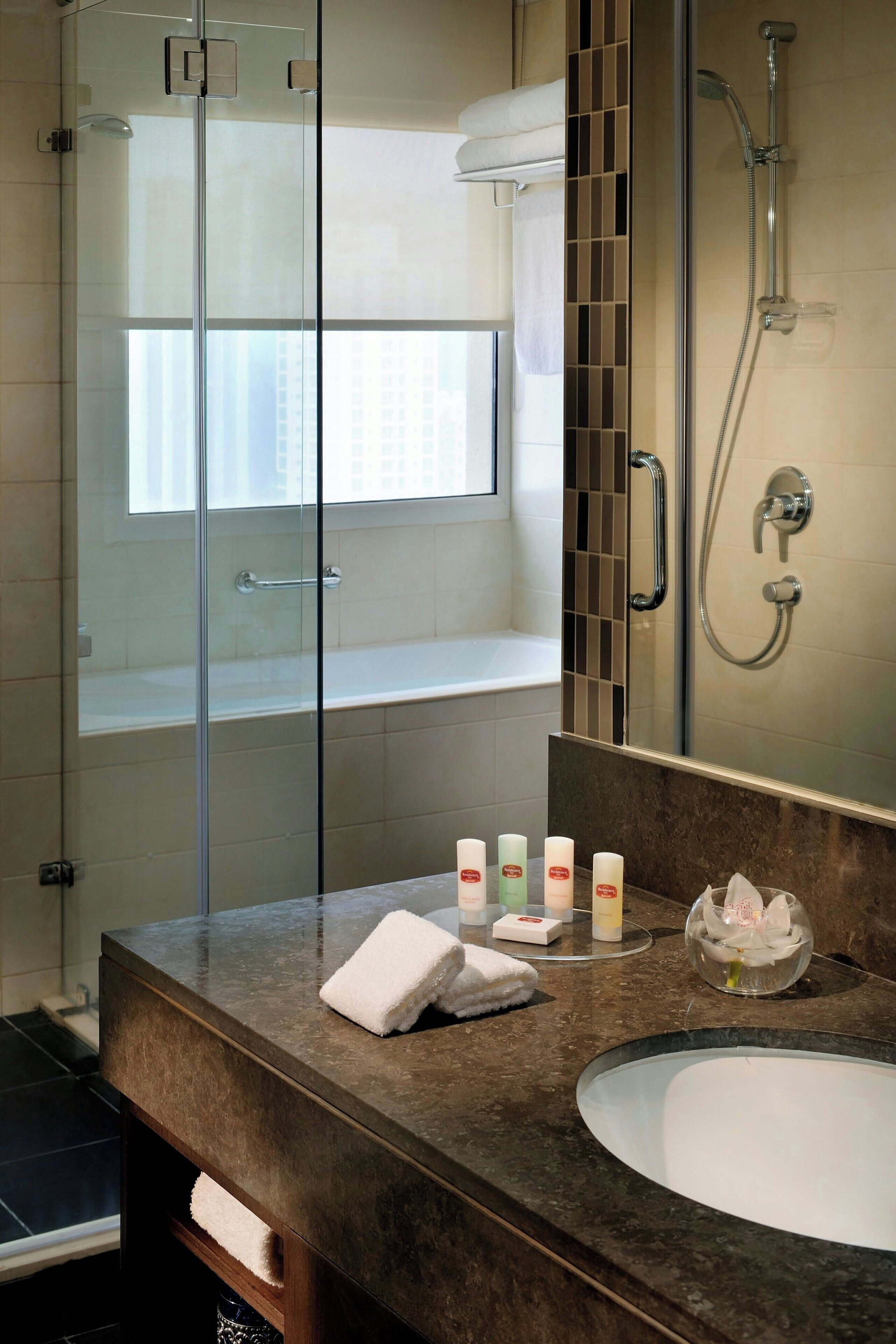 suite, 1 double bed, non smoking | bathroom | free toiletries, hair dryer, bathrobes, bidet