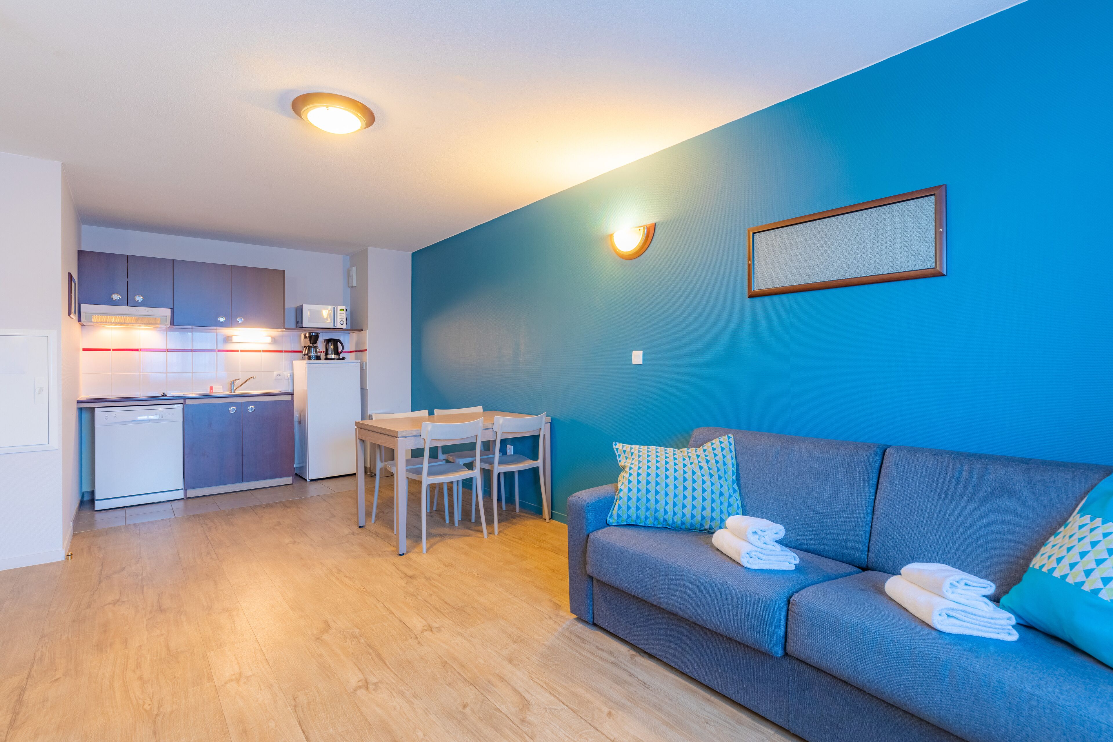 Large Apartment | Private kitchen | Fridge, microwave, stovetop, dishwasher