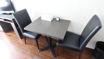 Standard Studio Apartment, 1 Double Bed (140cm) | Down comforters, desk, iron/ironing board, free WiFi