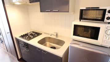 Standard Studio Apartment, 1 Double Bed (140cm) | Private kitchen | Full-size fridge, microwave, oven, stovetop