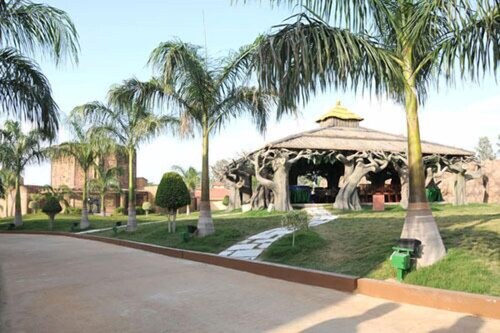 Confident Amoon - The Glamour Spa and Resort