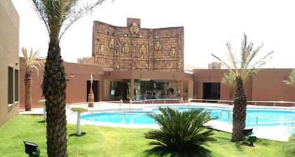 Confident Amoon - The Glamour Spa and Resort
