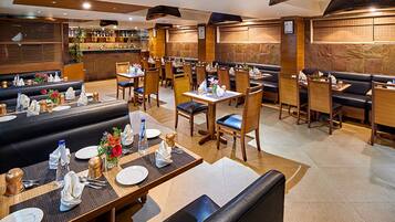 Lunch and dinner served