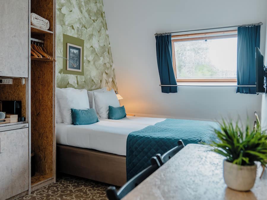 In-room safe, soundproofing, free WiFi, bed sheets