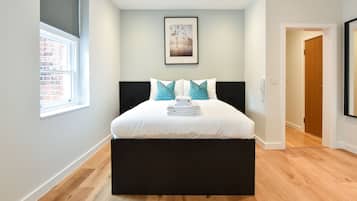 Premium Deluxe Studio Apartment | Hypo-allergenic bedding, iron/ironing board, free WiFi