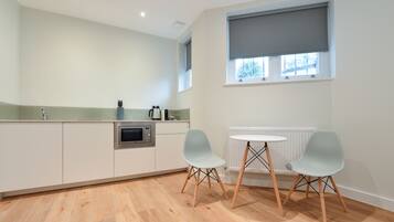 Lower Ground Floor Deluxe Studio | Private kitchen