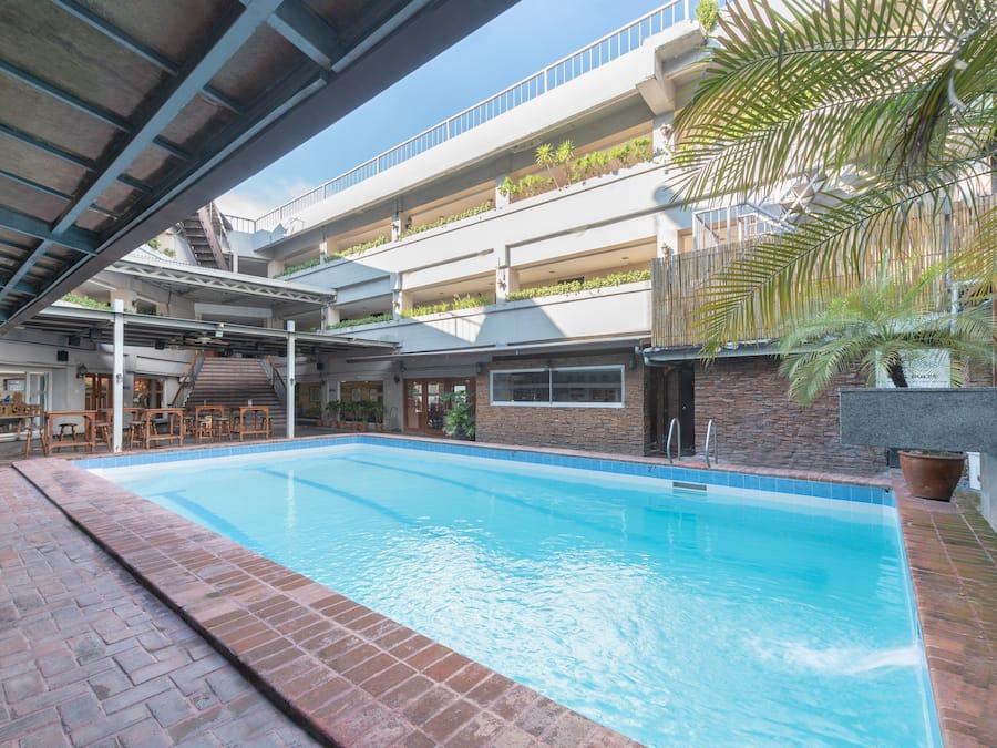 Innendørsbasseng og utendørsbasseng