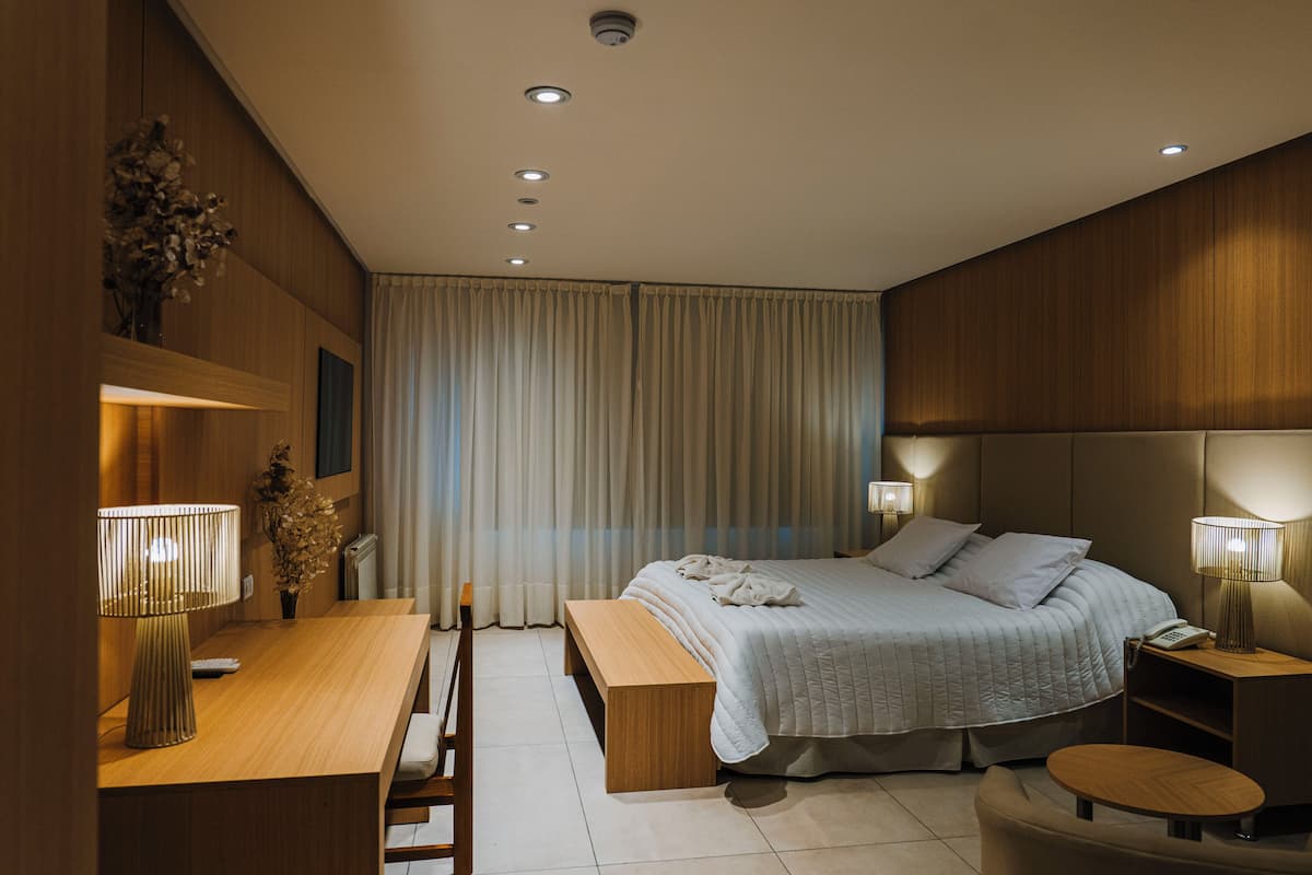 ห้องดีลักซ์ | ผ้านวมขนเป็ด, ตู้นิรภัยในห้องพัก, Wi-Fi ฟรี
