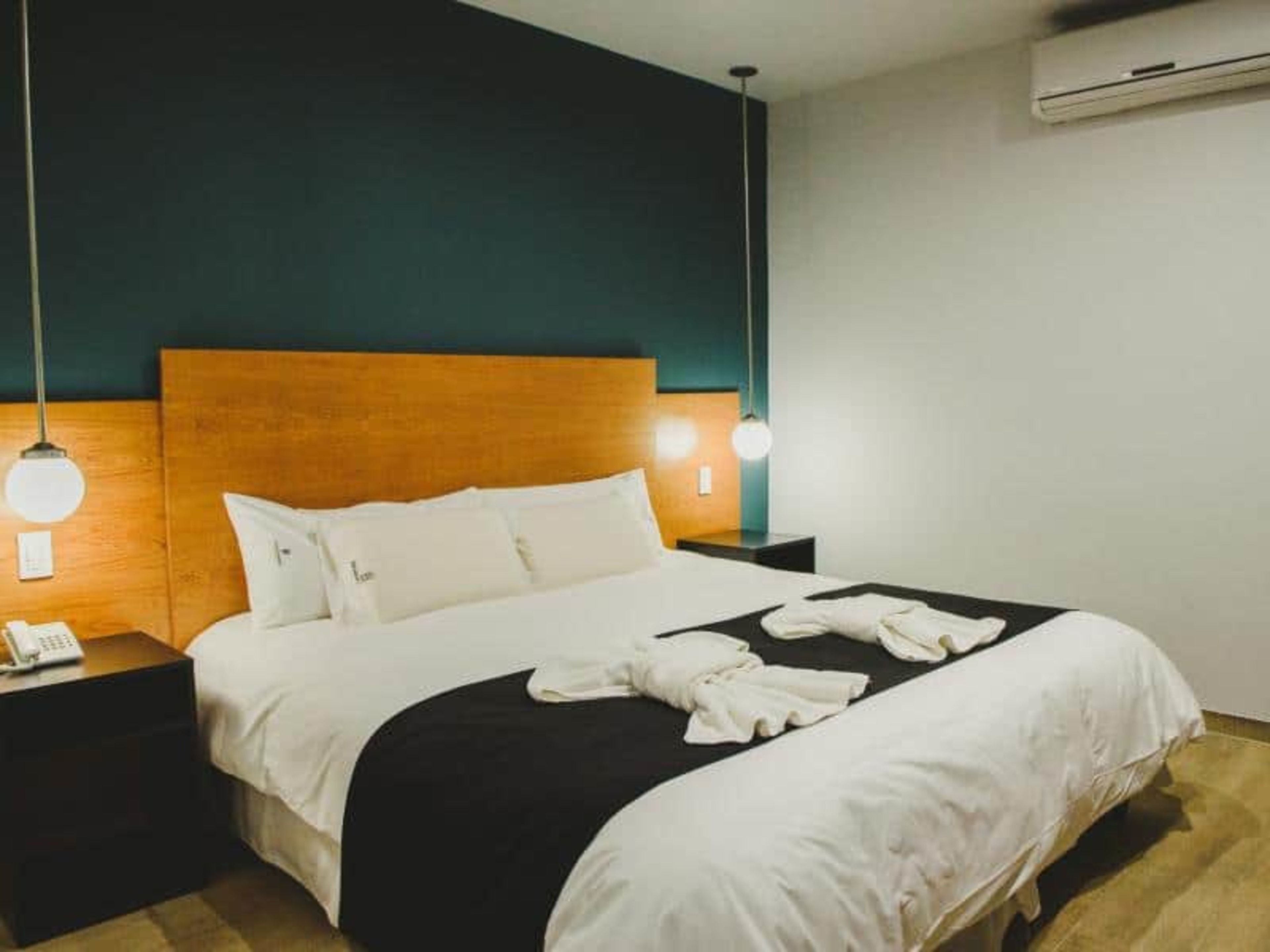basic room, 1 king bed | 1 bedroom, down duvets, in-room safe, free wifi