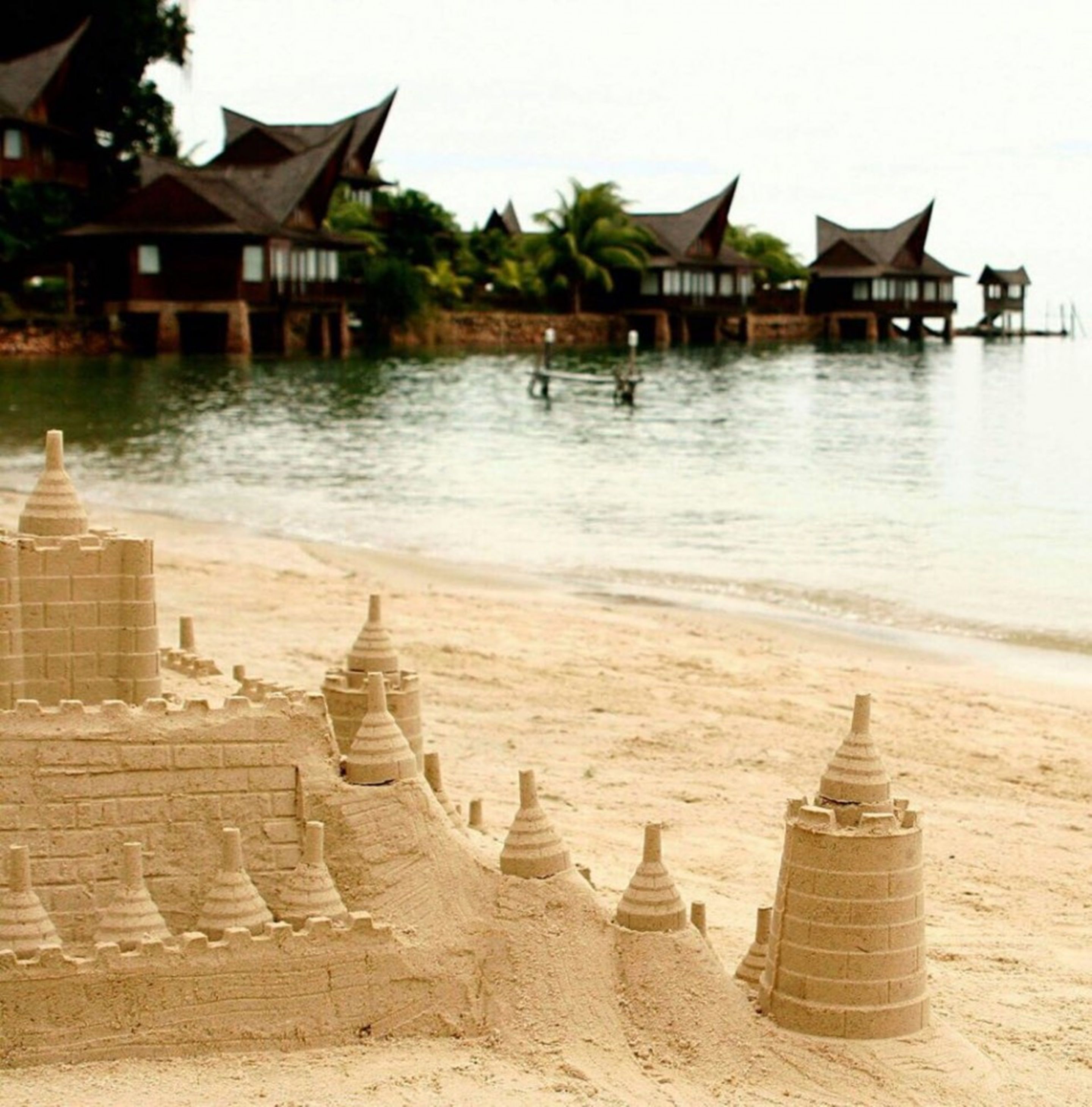 Private beach, free beach cabanas, snorkelling, waterskiing