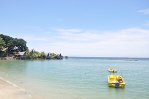Private beach, free beach cabanas, snorkelling, waterskiing - Batam View Beach Resort (Batam)