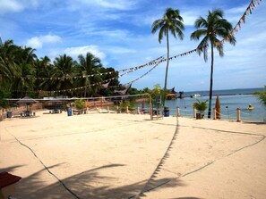 Private beach, free beach cabanas, snorkeling, water skiing - Batam View Beach Resort (Batam)