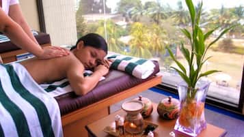 Couples treatment rooms, sauna, body treatments, aromatherapy