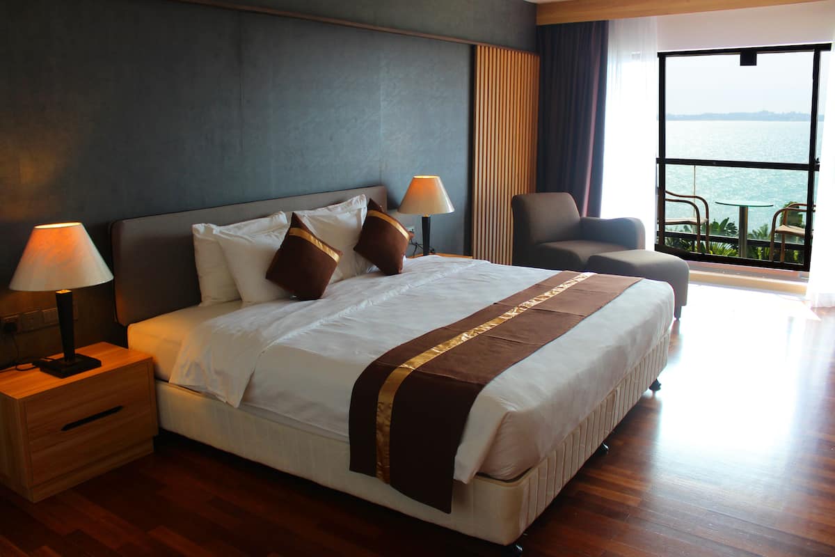 Deluxe Room | Premium bedding, minibar, in-room safe, desk