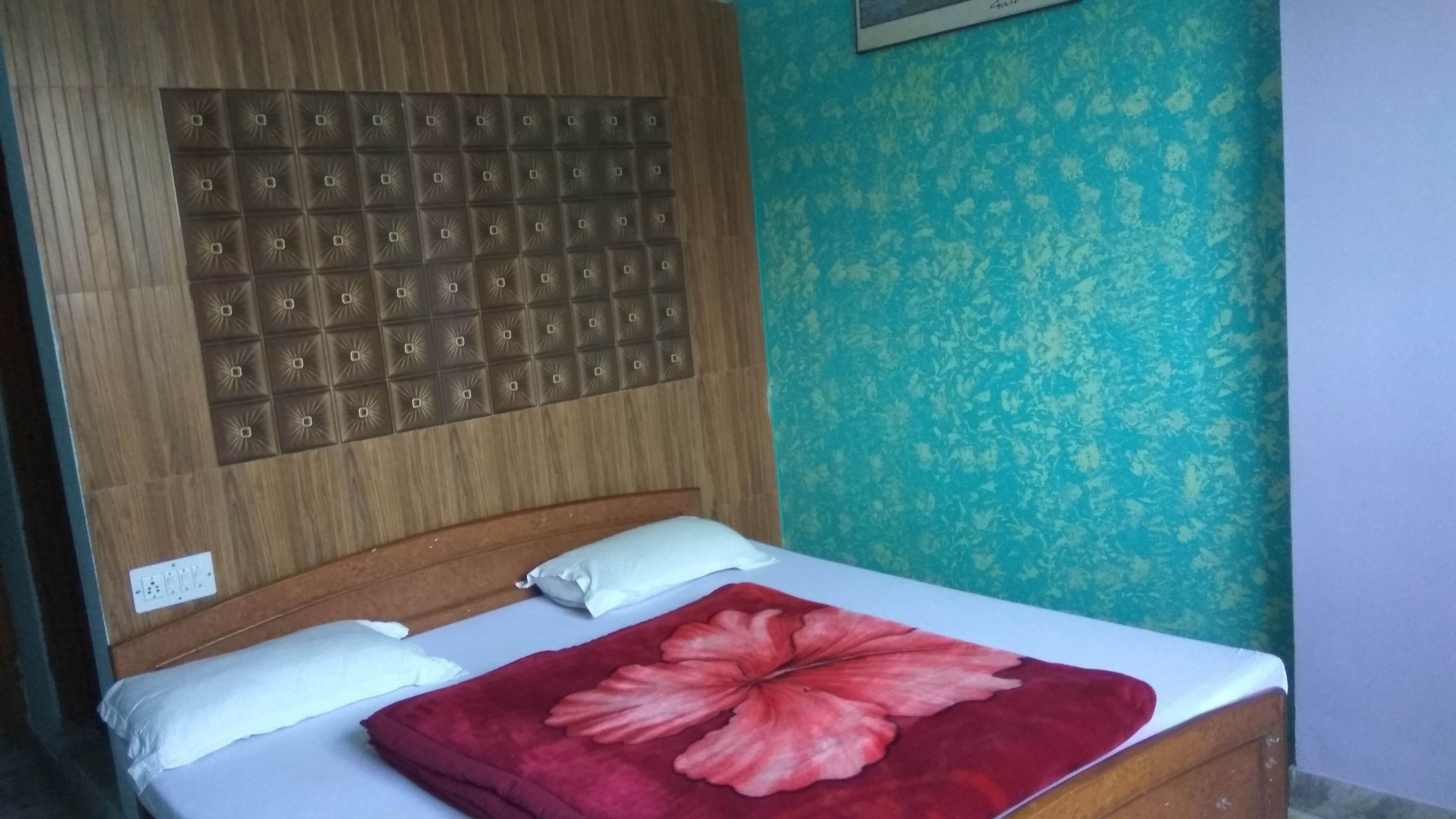 In-room safe, desk, free WiFi