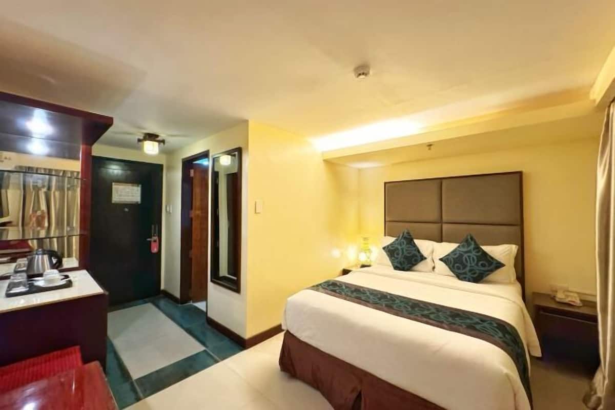 Minibar, in-room safe, individually furnished, desk