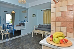Deluxe Studio, Sea View | In-room safe, free cribs/infant beds, free WiFi, bed sheets - Akti Aegeou Hotel (Tinos)