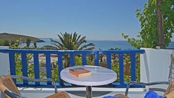 Deluxe Studio, Sea View | In-room safe, free cots/infant beds, free WiFi, bed sheets