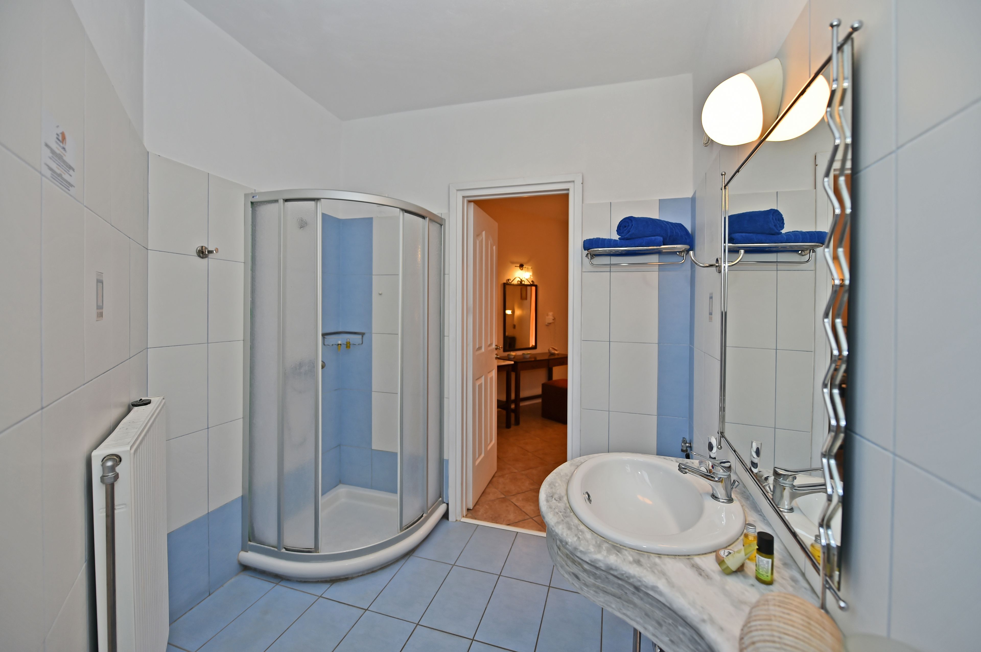 superior apartment, 1 bedroom, mountain view | bathroom | free toiletries, hair dryer, towels