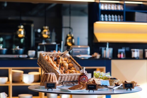 Dagelijks ontbijtbuffet (EUR 18 per persoon)