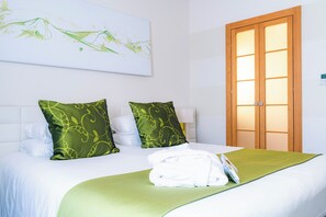In-room safe, desk, blackout curtains, soundproofing - Best Western Plus Hotel Le Rhenan (Dorlisheim)