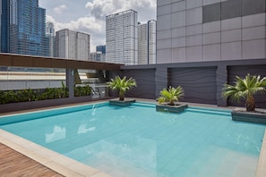 3 piscines extérieures