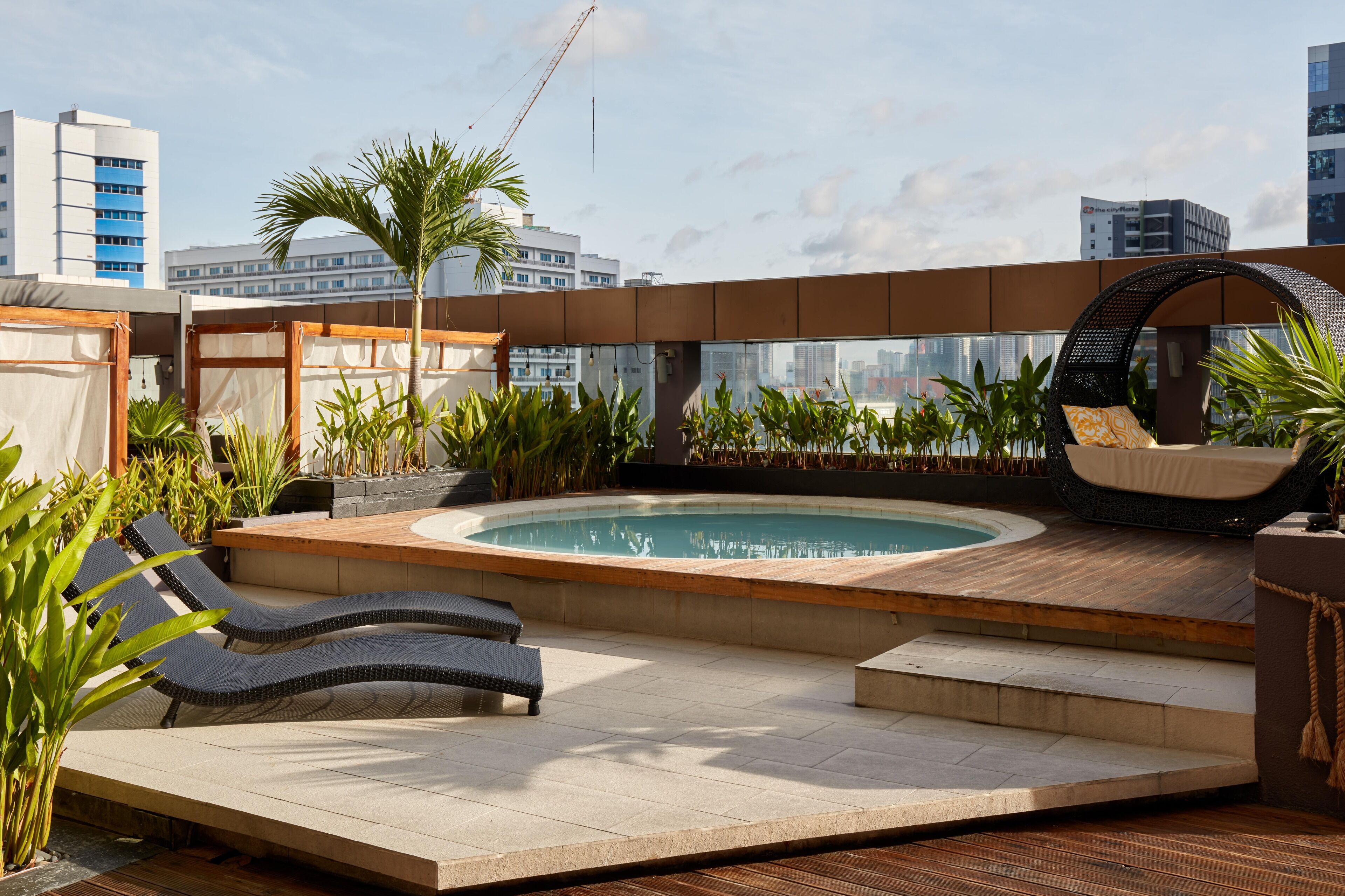 3 つの屋外プール