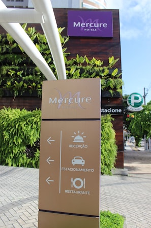 Valet parking (surcharge) (55 per day)