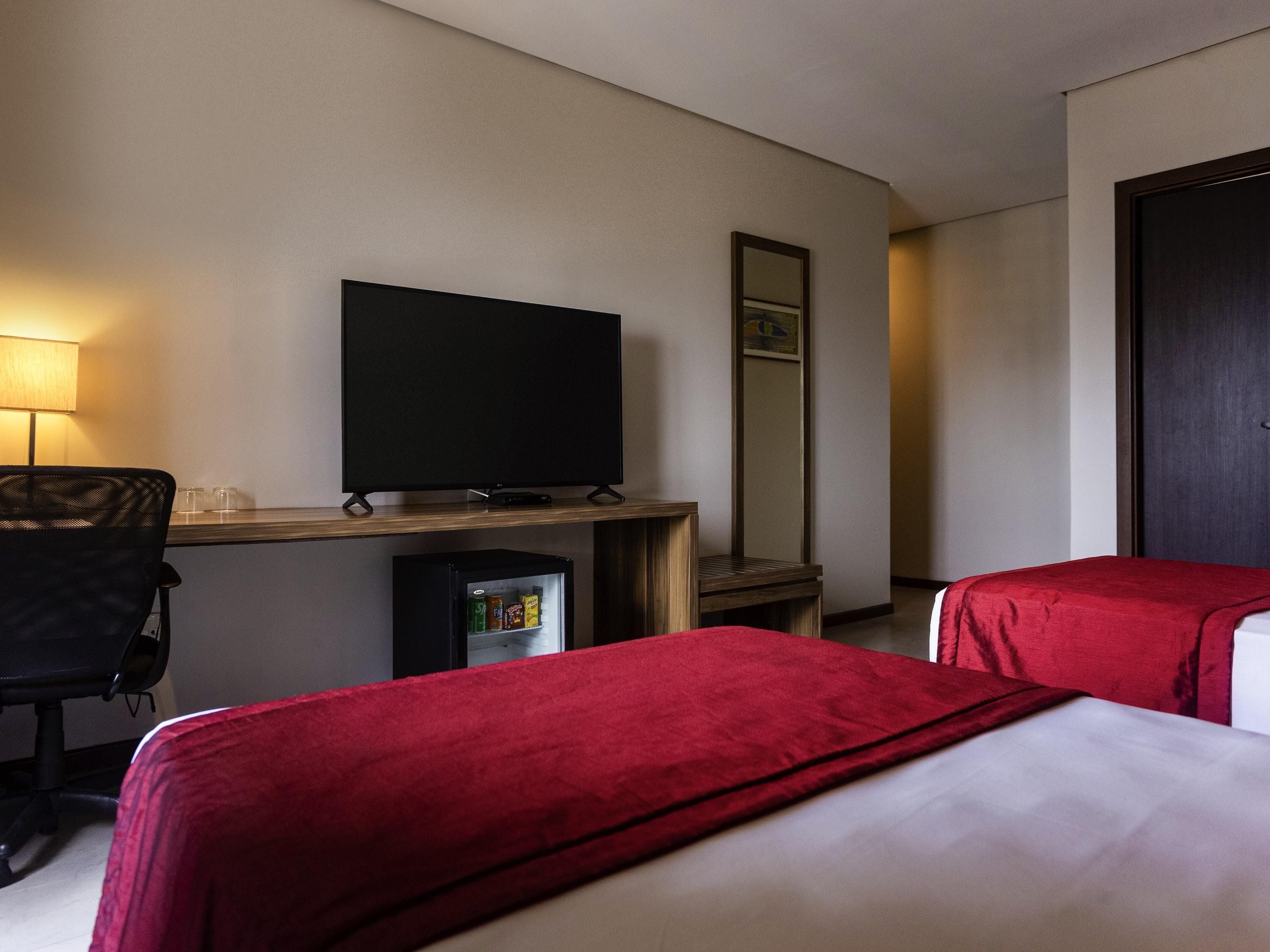 Standard Room, 2 Single Beds | Minibar, desk, free WiFi, bed sheets