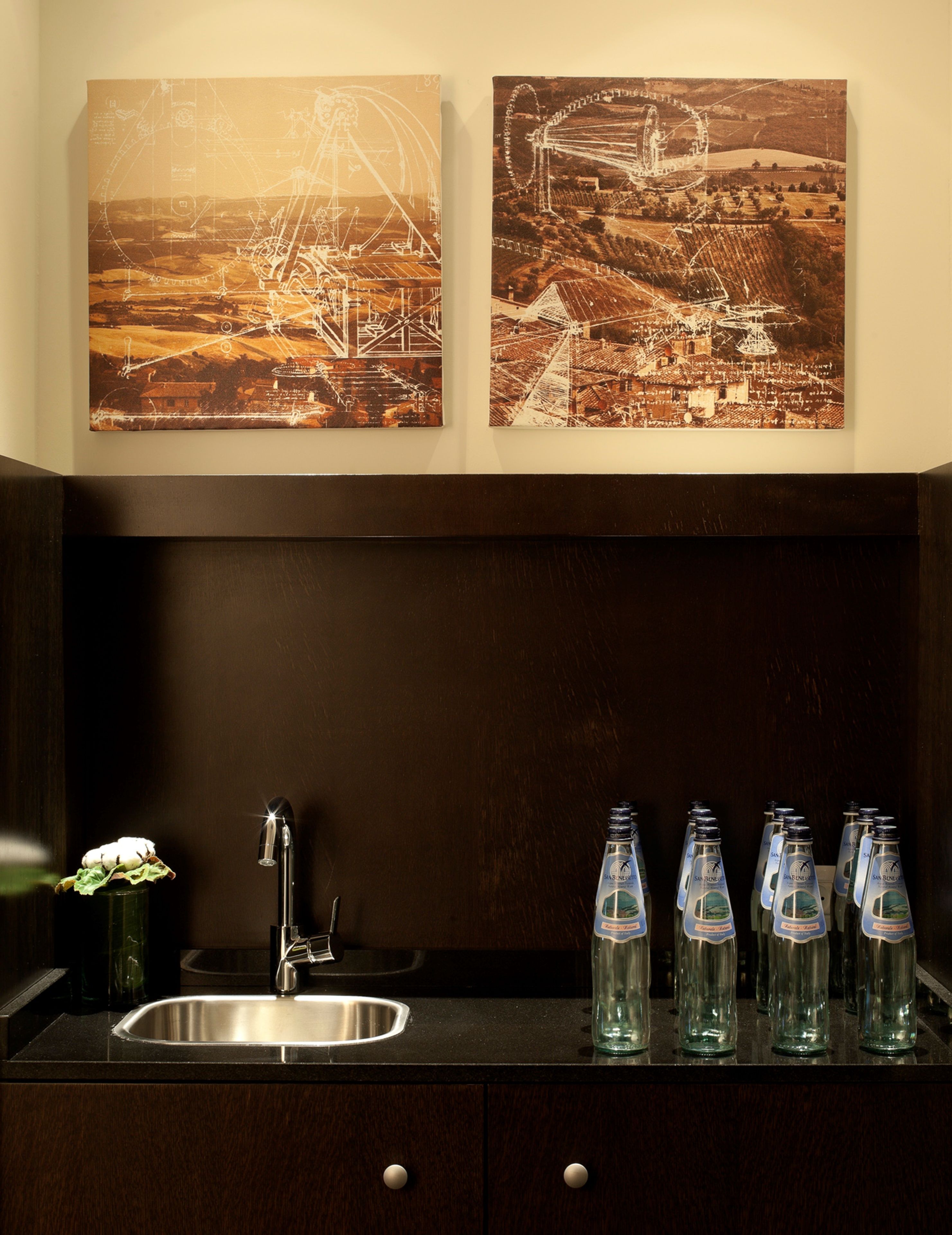 executive room  | bathroom | combined shower/bathtub, deep-soaking bathtub, free toiletries