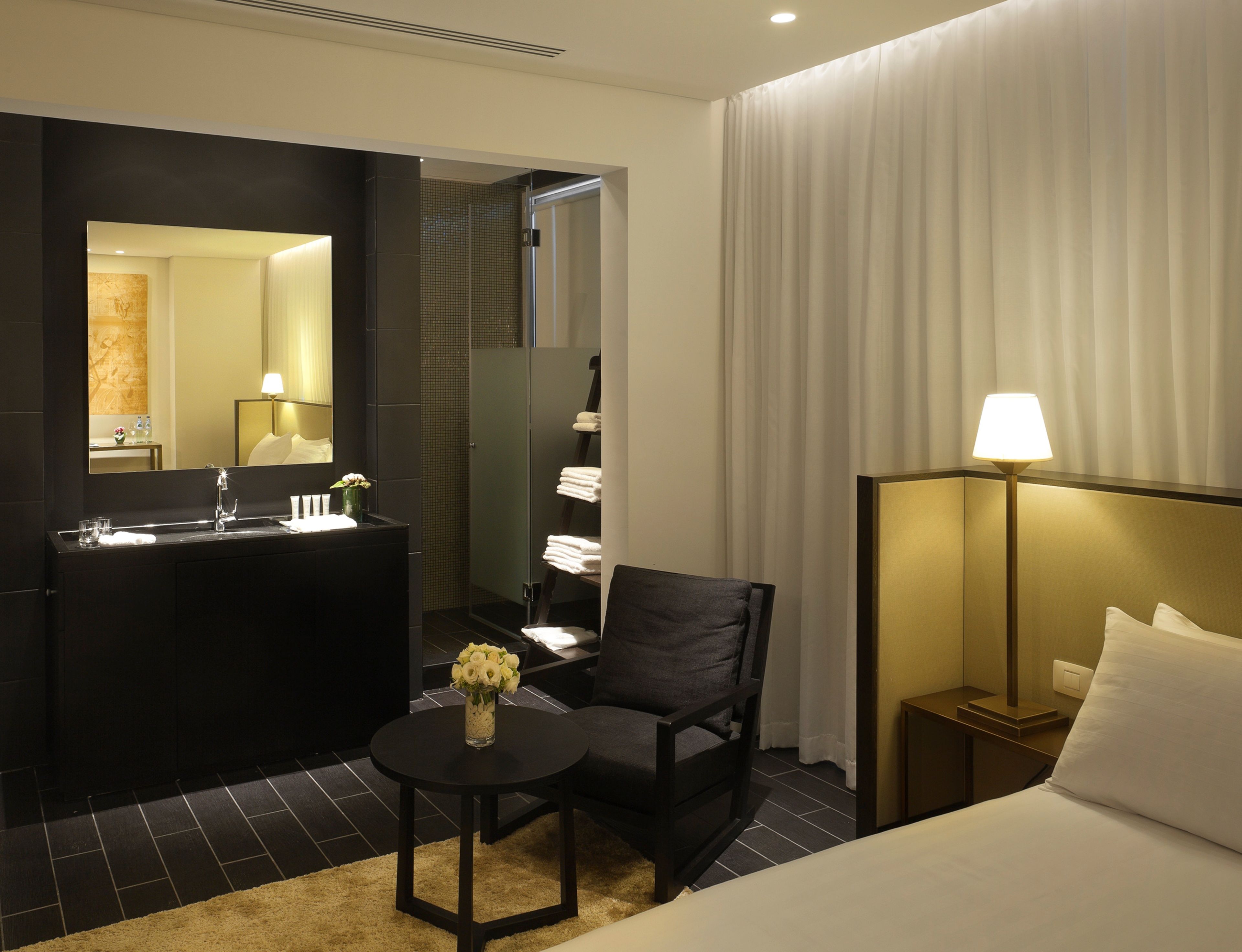executive room  | in-room safe, desk, free wifi, bed sheets