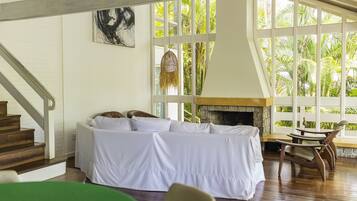 LED-Fernseher, Kamin, Pay-TV, MP3-Dockingstation