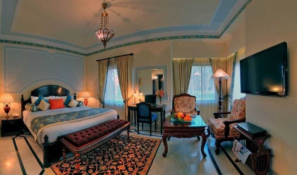 Minibar, in-room safe, desk, iron/ironing board